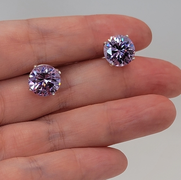 925 Sterling Silver Lavender CZ stud earrings - Picture 5 of 5